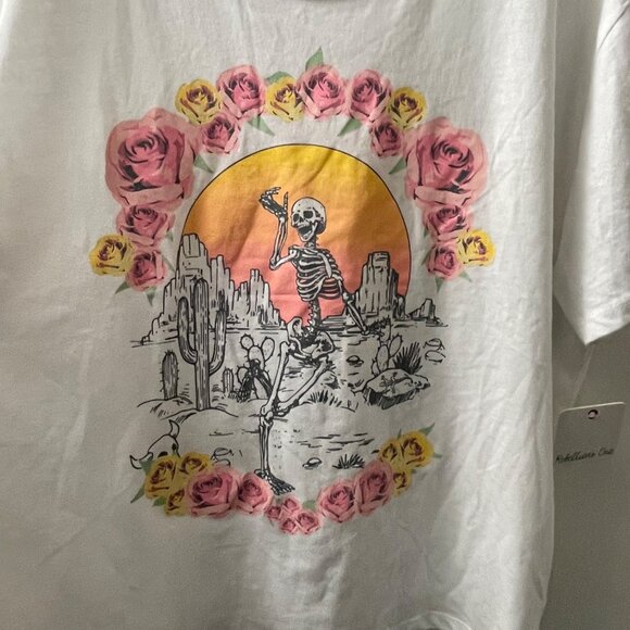 Rebellious One Juniors' Desert Flower Graphic-Print T-Shirt, Size L, New - Picture 3 of 5